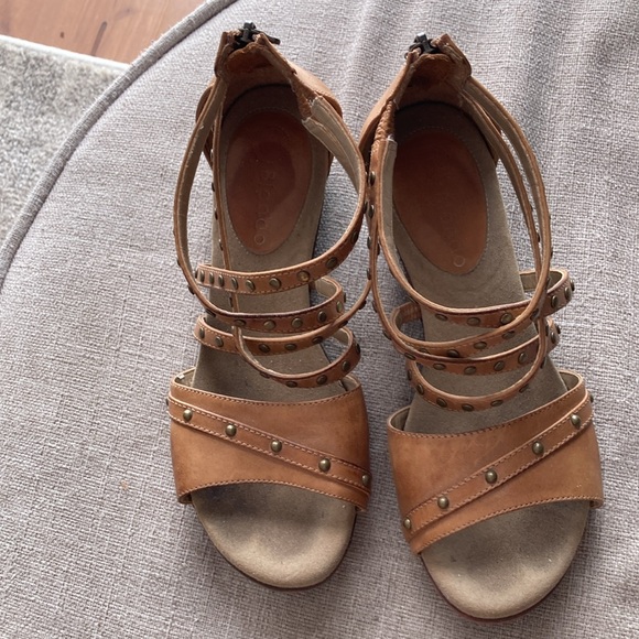 Tan Leather Blondo Sandals Size 7 - Picture 2 of 4